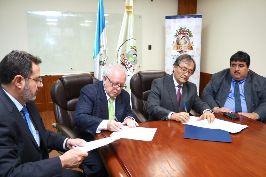Firma de convenio IGSS Universidad Mesoamericana-2