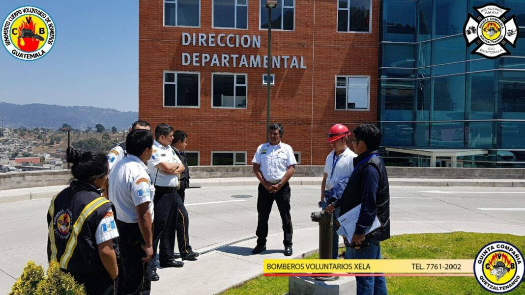 Bomberos Voluntarios de Quetzaltenango visitan Hospital General del IGSS Guatemala 2018-3