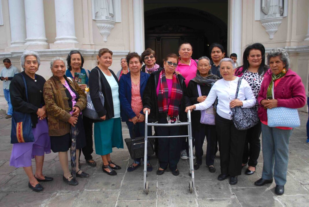 Pacientes de CAMIP IGSS visitan feria de la virgen del Rosario 2018-17