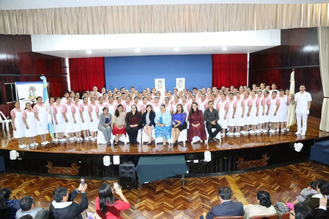 graduacion auxiliares de enfermeria 2018 IGSS-3