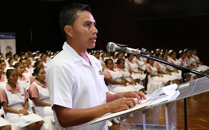 Graduacion-escuela-de-enfermeria-IGSS-2015-enfermeras-auxiliares-01
