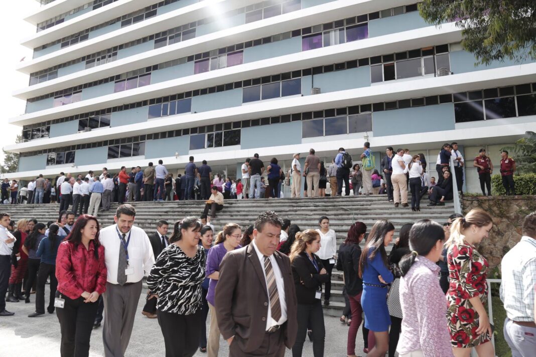 Simulacro-sismo-oficinas-centrales-igss-4