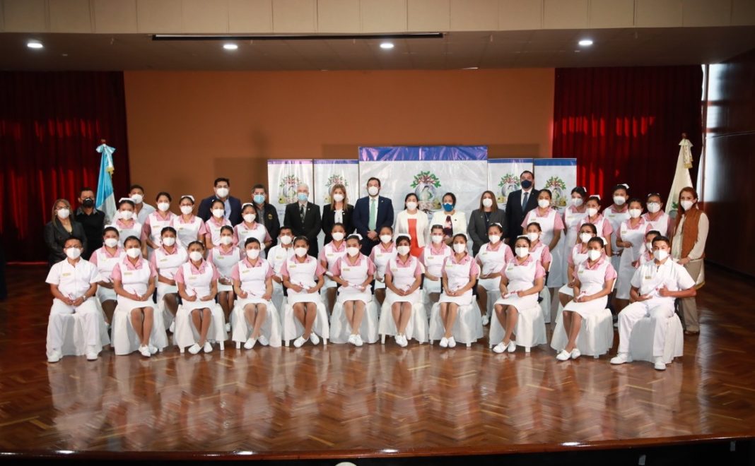 70 Graduacion Auxiliares de enfermeria IGSS 2021-01