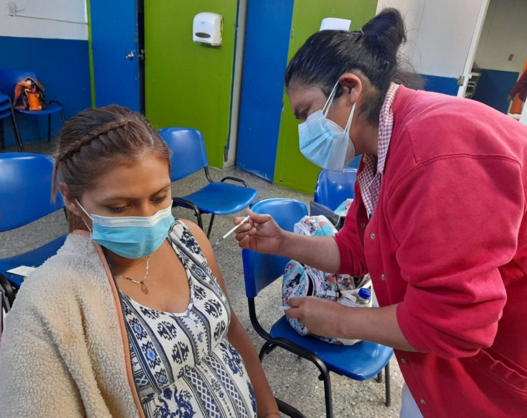 Vacunacion-mujeres-embarazadas-hospital-de-gineco-obstetricia-2022-4