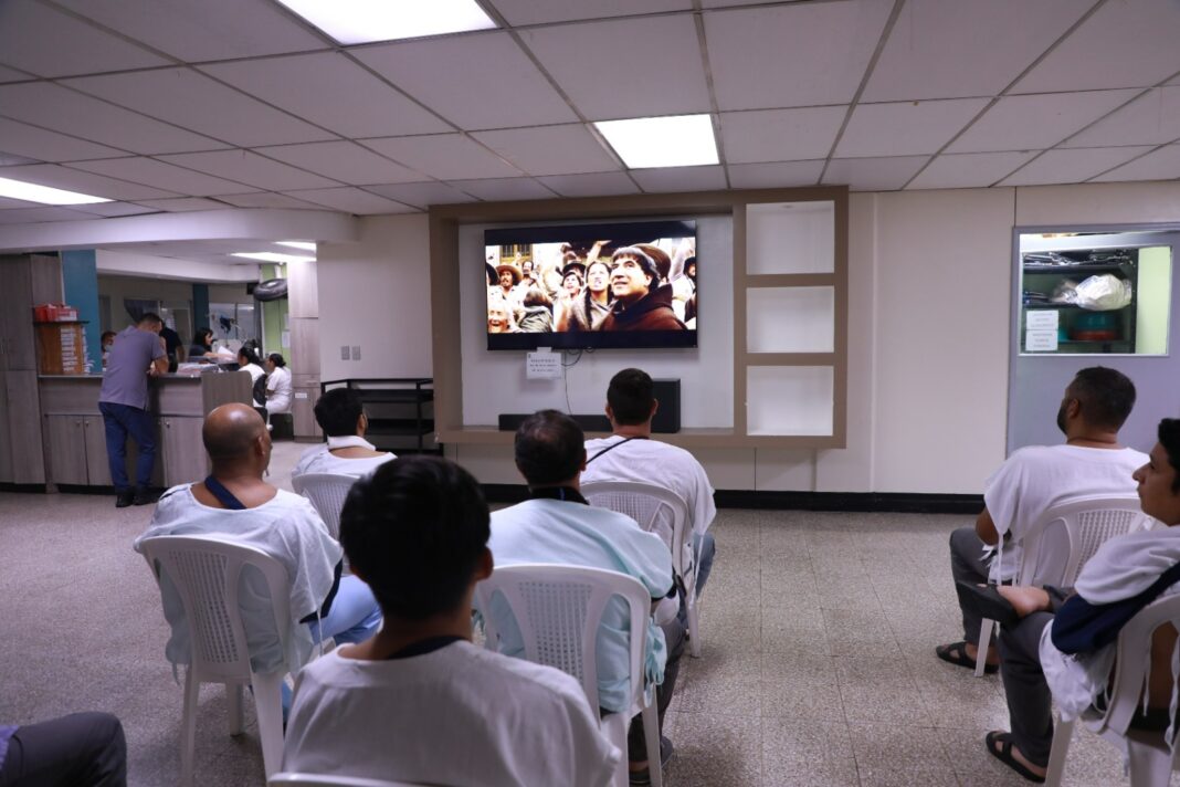 IGSS-Hospital-General-de-Accidentes-Ceibal-Cine-para-pacientes-20250