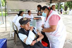 El IGSS lleva servicios de salud a la USAC