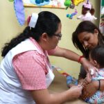 En el IGSS se esta vacunando contra el sarampion-2