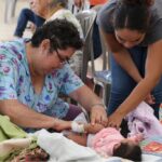 Personal del IGSS atiende a victimas de erupcion del volcan de fuego-5