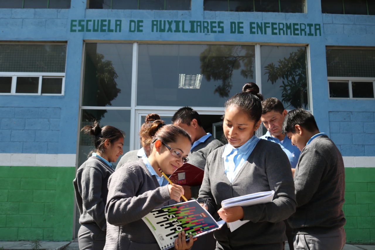 GUATEMALA – CURSO DE AUXILIAR DE ENFERMERÍA EN EL INSTITUTO