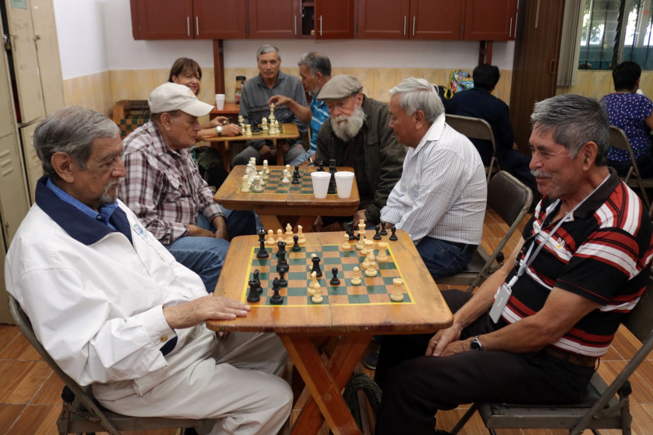 Juegos de mesa para mejorar la salud de los adultos mayores, Noticias  Univision Salud