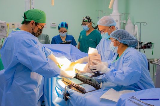 Mejor atención: cirugías de reemplazo total de rodilla benefician a asegurados del Occidente del país