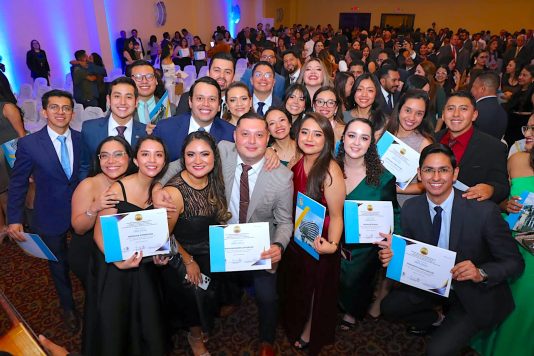 Damos la bienvenida a 143 egresados del Programa de Maestrías