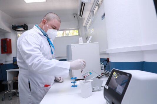 Consultorio de Los Amates, Izabal, se moderniza y estrena Laboratorio