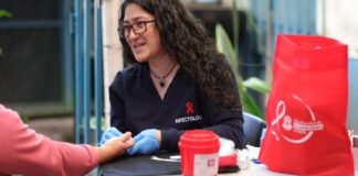 El IGSS realiza pruebas de VIH durante taller en conmemoración del Día Mundial del Sida