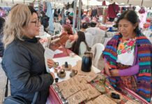 El IGSS brinda información de sus programas en el Encuentro de Emprendedoras “Con Luz Propia”, en Totonicapán