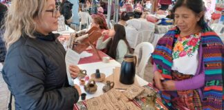 El IGSS brinda información de sus programas en el Encuentro de Emprendedoras “Con Luz Propia”, en Totonicapán