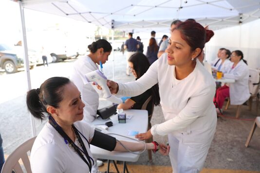 IGSS acerca servicios de salud preventiva a trabajadores del Registro Nacional de las Personas