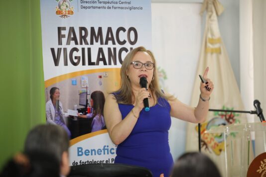 IGSS capacita a personal para vigilar y notificar efectos adversos de medicamentos