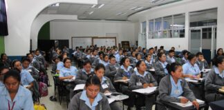 Asiste a las charlas informativas para ingresar a la Escuela de Auxiliares de Enfermería del IGSS