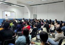 Aspirantes asisten a la primera charla informativa para ingresar a la Escuela de Auxiliares de Enfermería