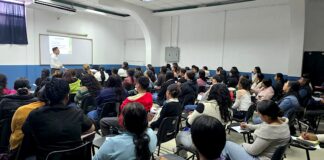 Aspirantes asisten a la primera charla informativa para ingresar a la Escuela de Auxiliares de Enfermería
