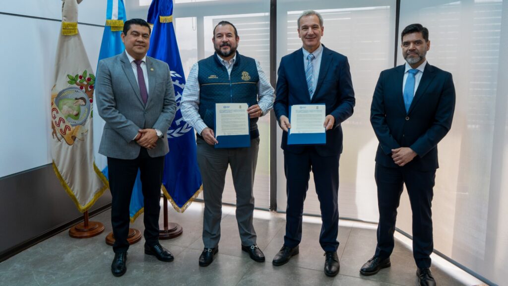 IGSS y OIT firman convenio