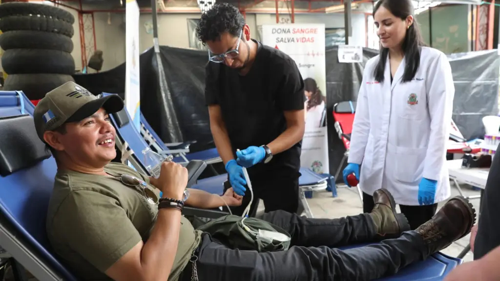 Varios usuarios de motocicleta hicieron su donativo de sangre. - IGSS
